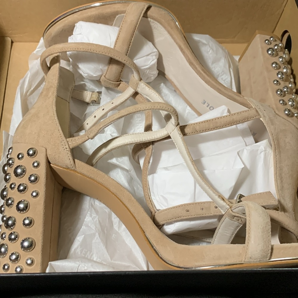 Kenneth Cole 8.5M Deandra 2 Suede Heels NEW